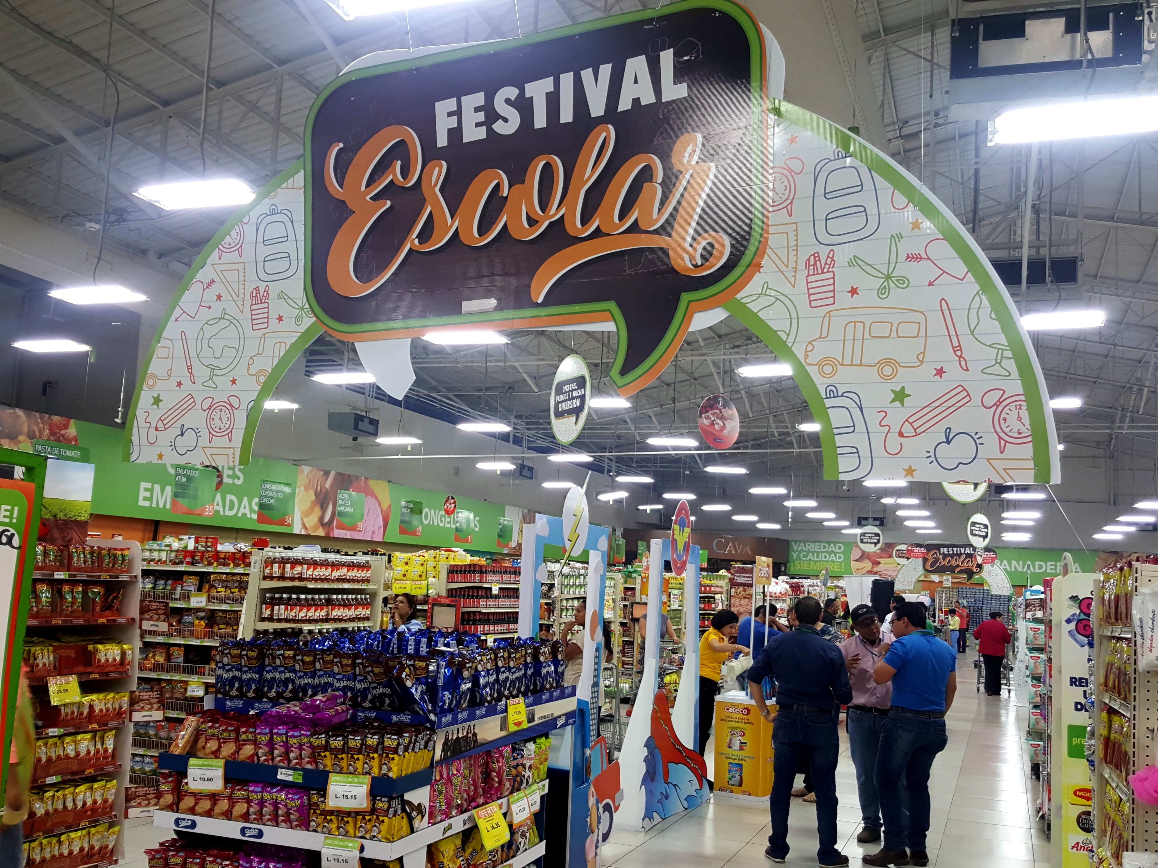 Supermercados La Colonia realiza el Festival Escolar