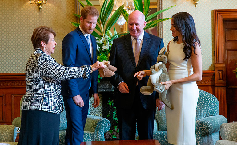 El principe Harry y Meghan reciben los primeros regalos para su bebé en Australia