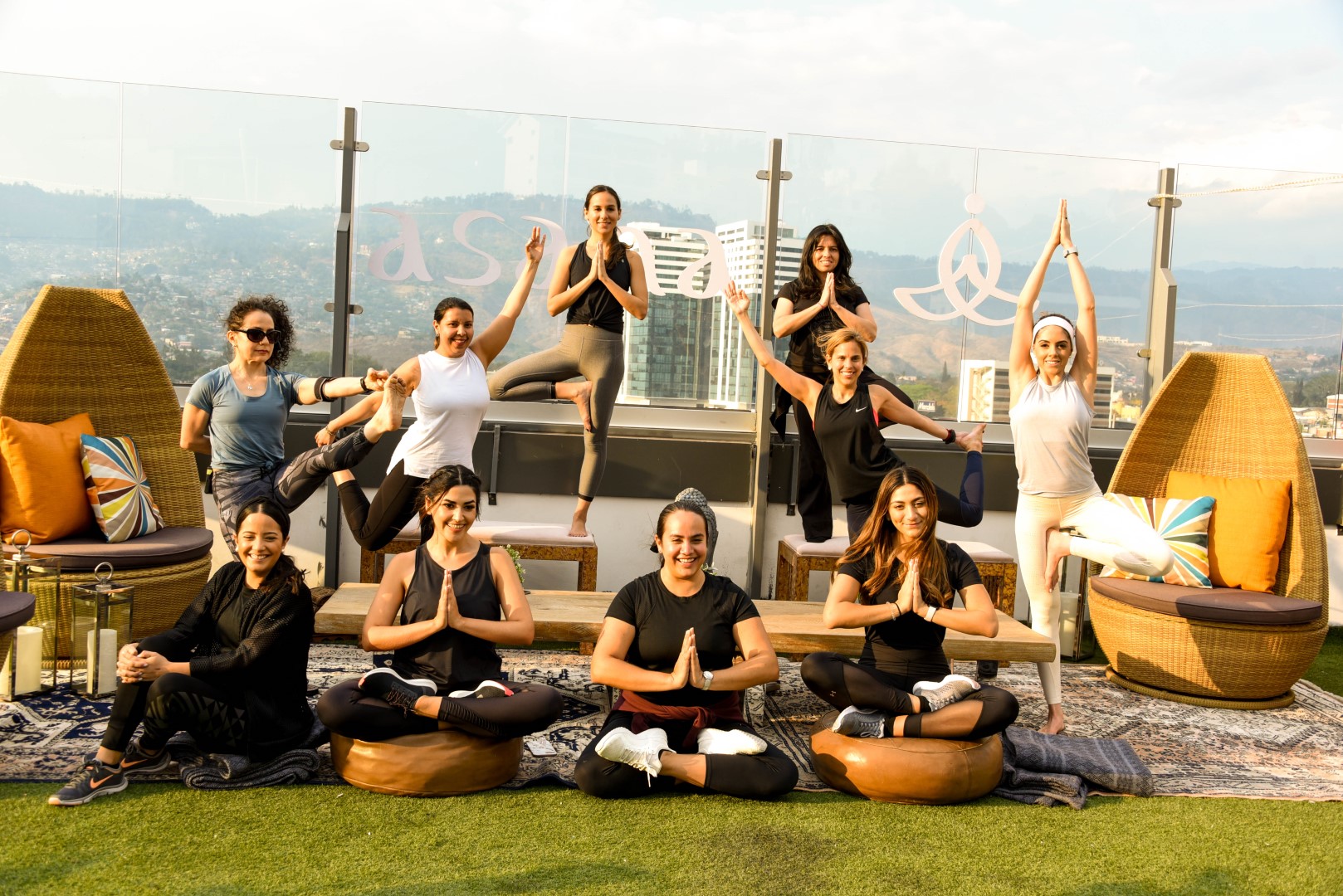Asana Yoga y Michelob Ultra regalan experiencia única en el Rooftop Yoga 2019