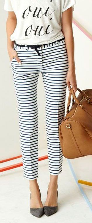 Como combinar pantalones rayados para un look perfecto