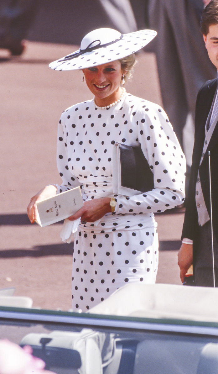 10 looks inspirados en la princesa Diana que han regresado a ser tendencia
