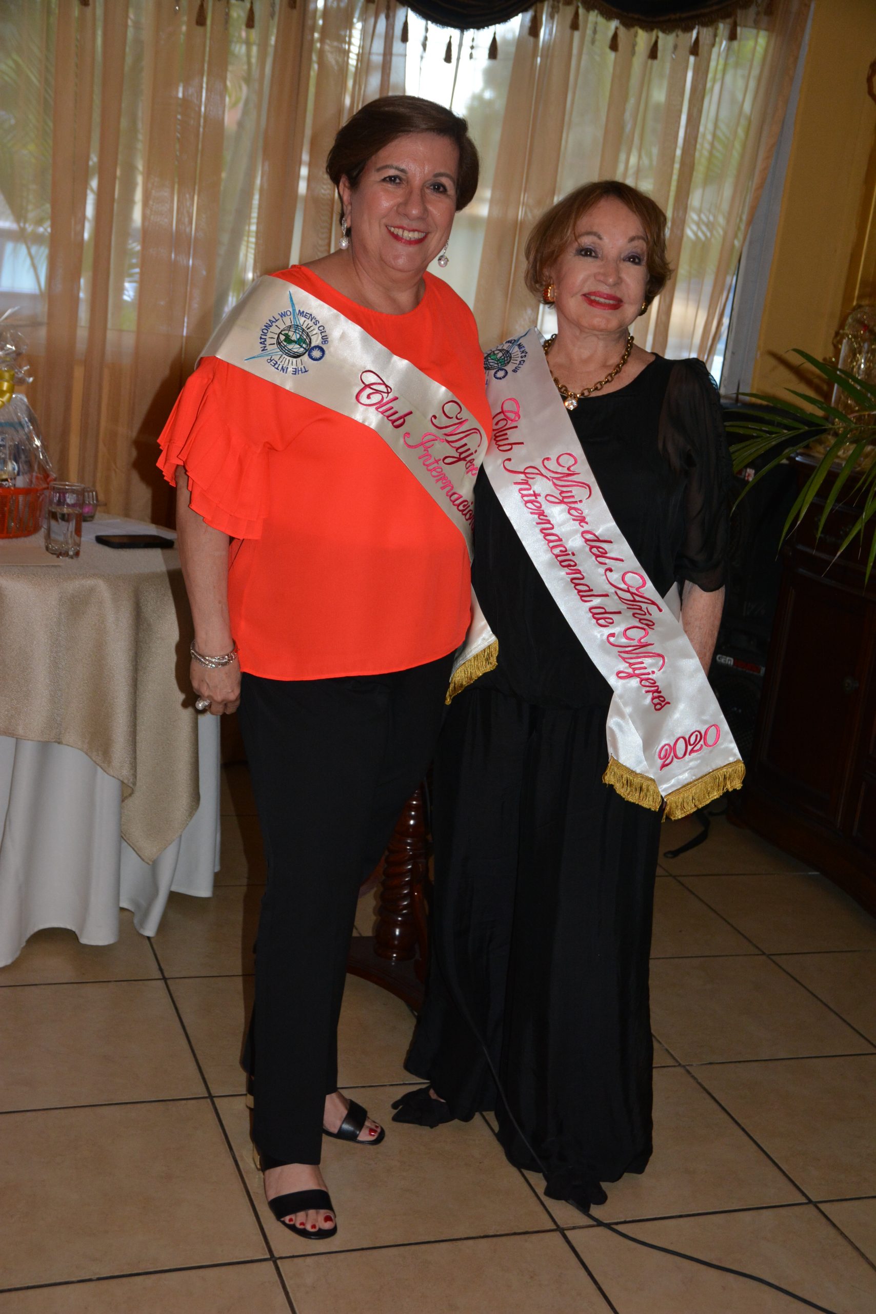 Vilma Rosales fue condecorada como mujer del año 2020 del IWC