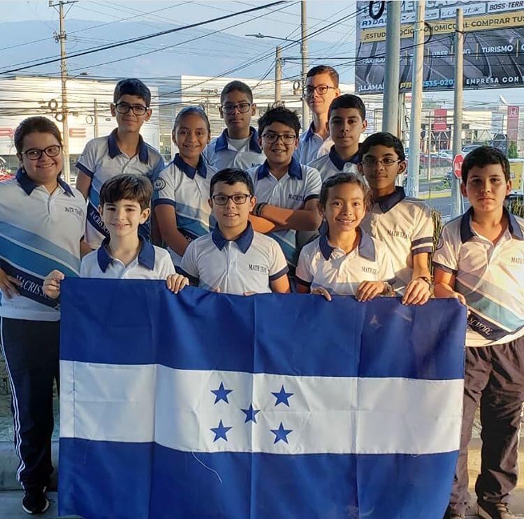Club de Matemáticas de Macris se destaca en competencia centroamericana de escuelas bilingües