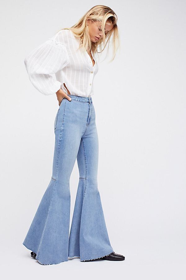 La tendencia que regresa con fuerza este 2020: los flare jeans