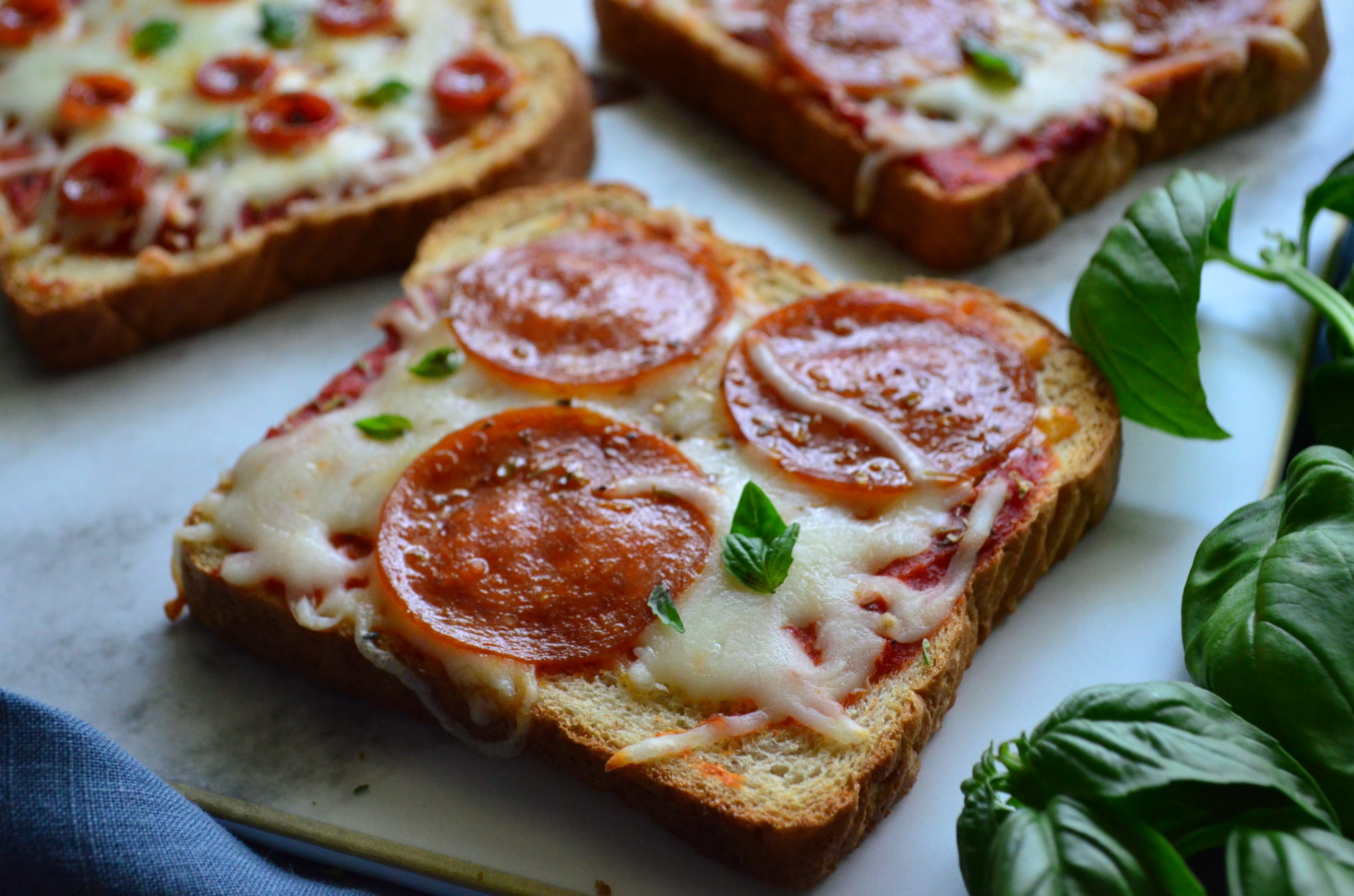 Prepara esta deliciosa pizza toast de 3 ingredientes | Cromos