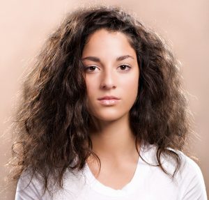 7 errores de cabello que te hacen ver mayor