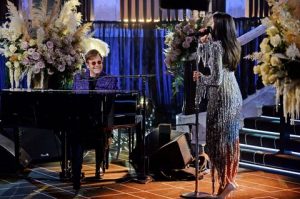 Dua Lipa luce espectacular en el concierto virtual de Elton John
