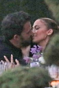 Las primeras fotos de Jennifer Lopez y Ben Affleck besándose