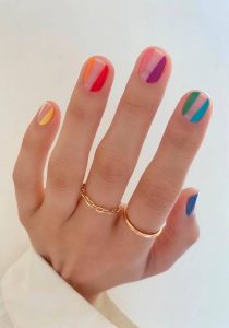 "Skittle Manicure" la nueva tendencia en uñas