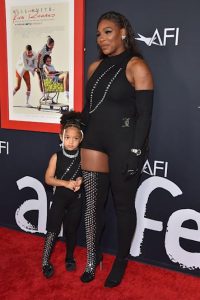 Serena Williams y su hija de 4 años Alexis Olympia combinaron looks durante el estreno de King Richard