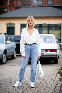 5 jeans en tendencia para el 2022 que estilizan tus piernas