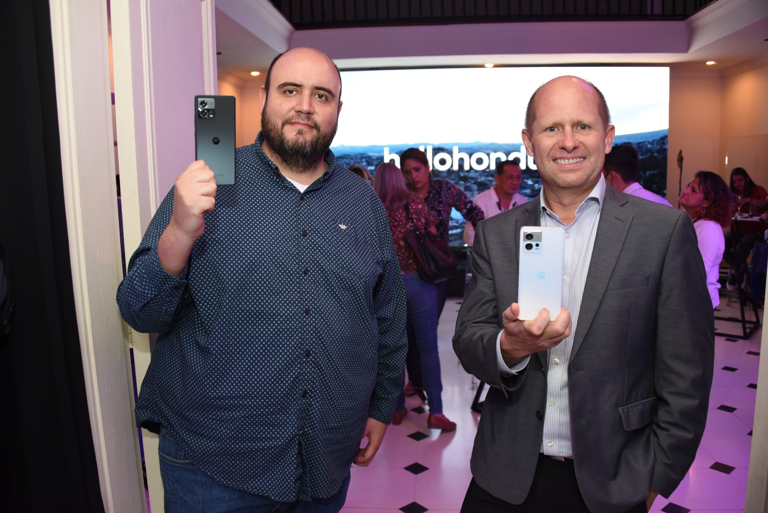 Motorola levanta su apuesta en el segmento premium en Honduras con el lanzamiento de los nuevos Motorola Edge, disponibles con Jetstereo