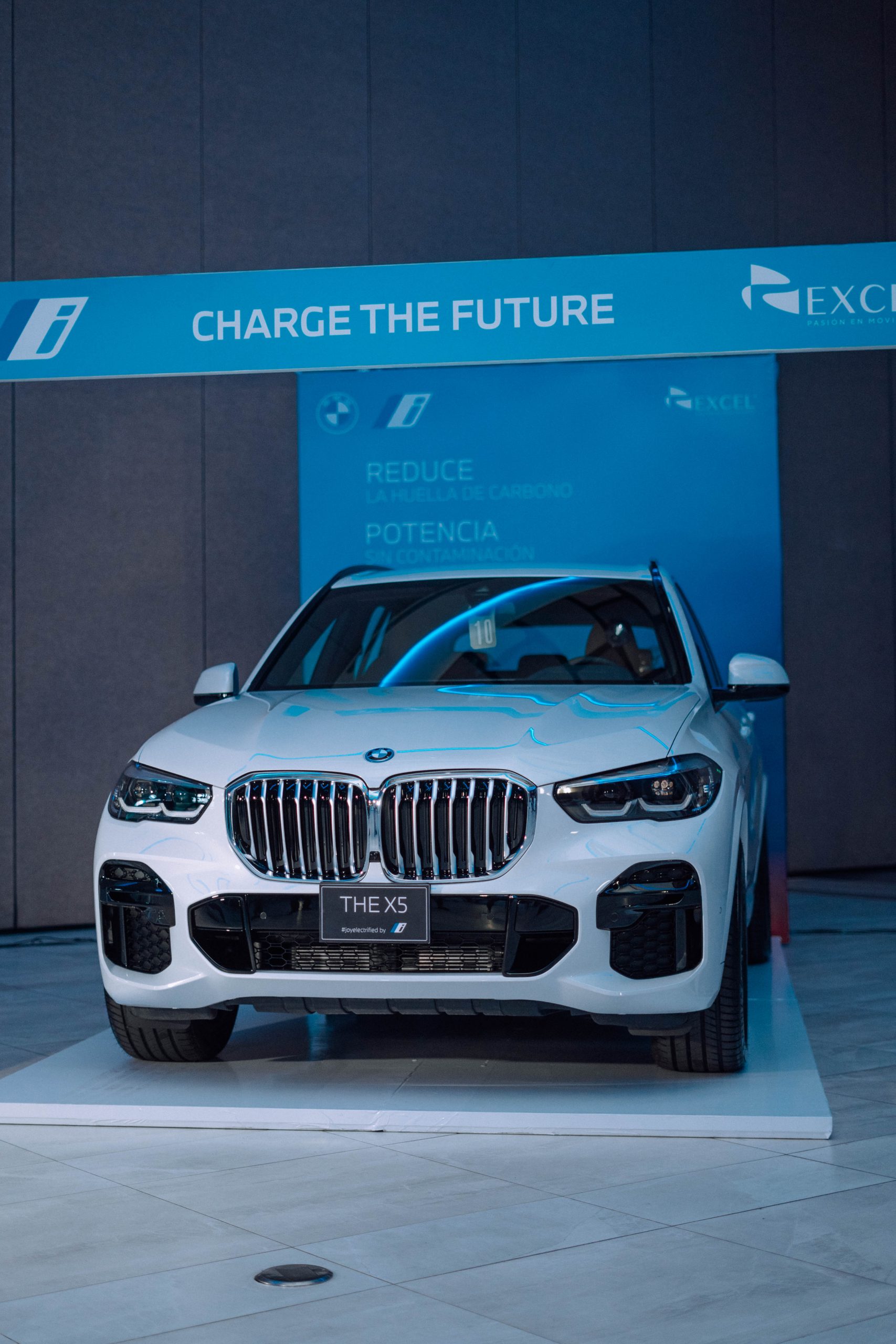 Excel a través de su marca BMW presenta nuevos modelos híbridos enchufables.